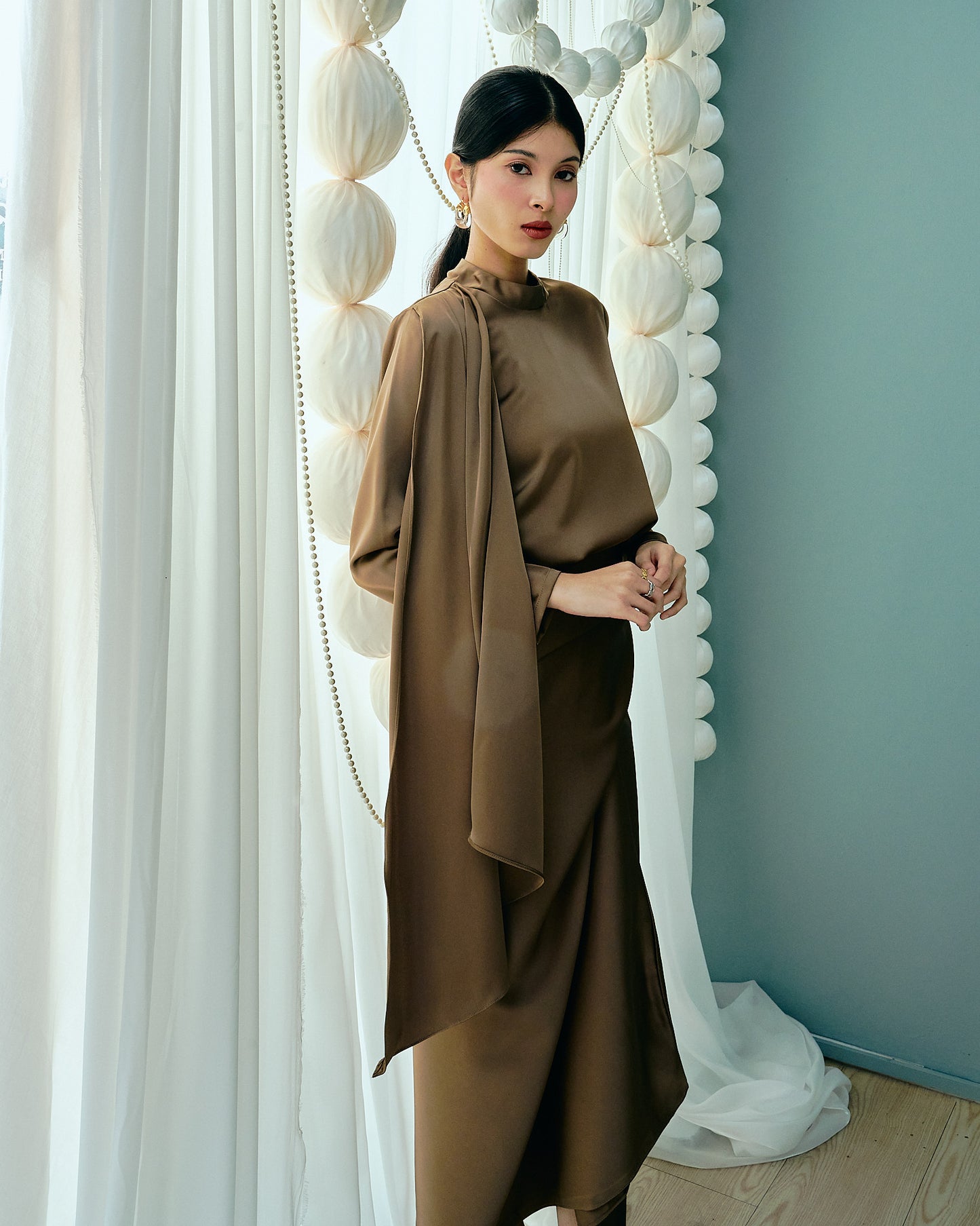 SASKIA Satin Drape Set in Coffee