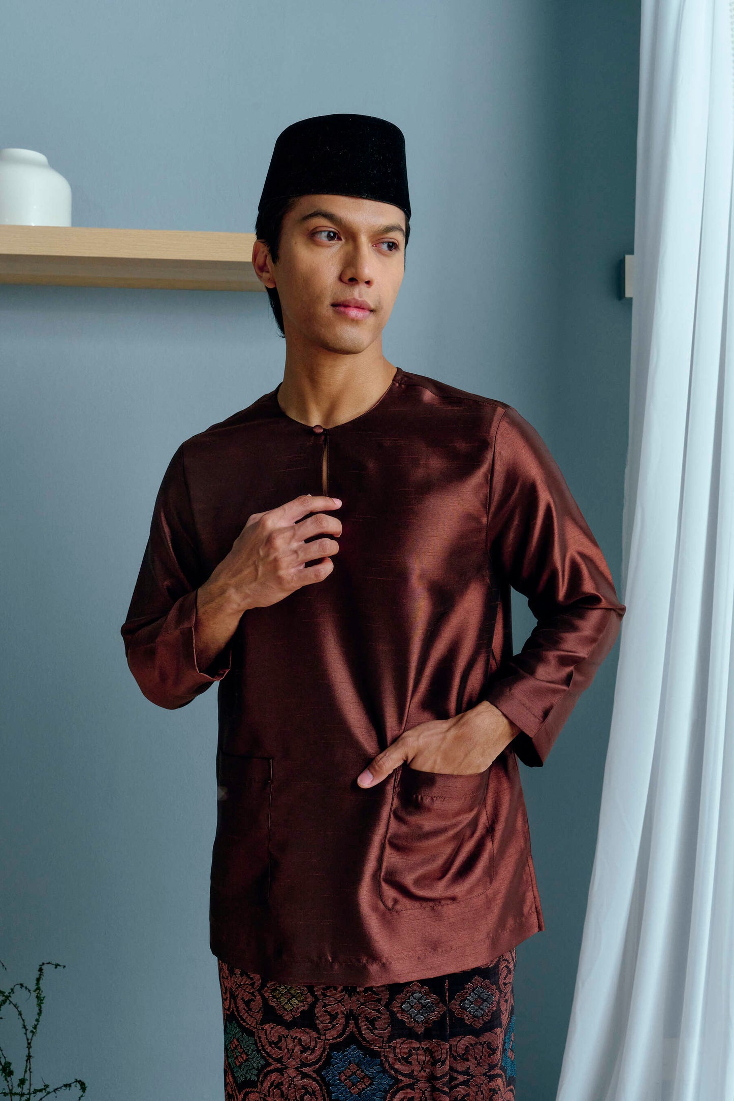 TUAN Baju Melayu Top in Espresso