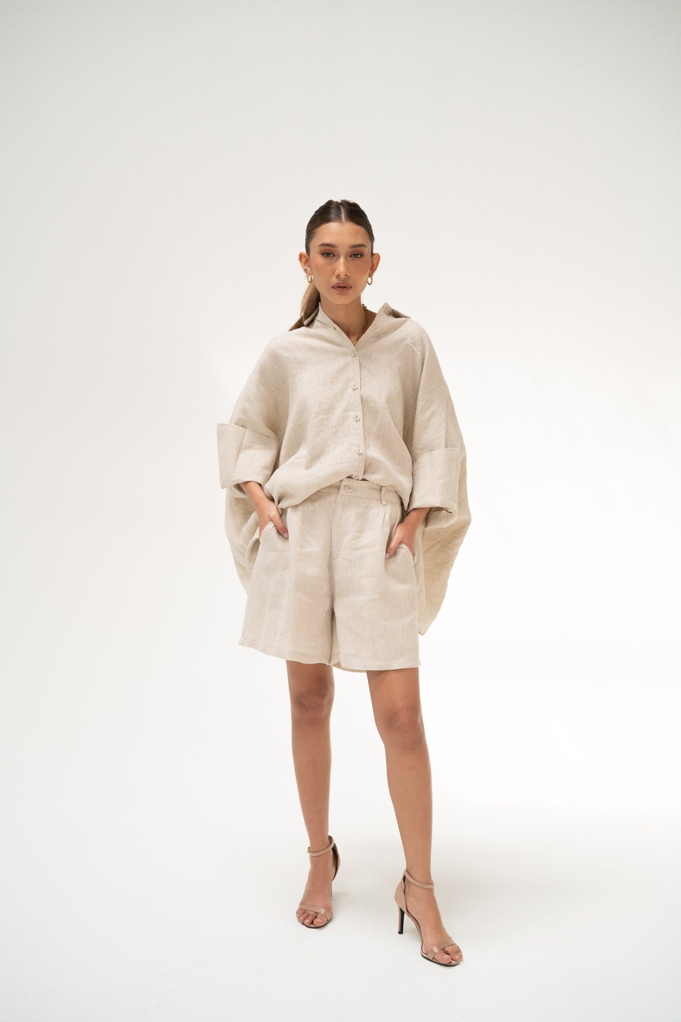 Moma Linen Shorts in Sand