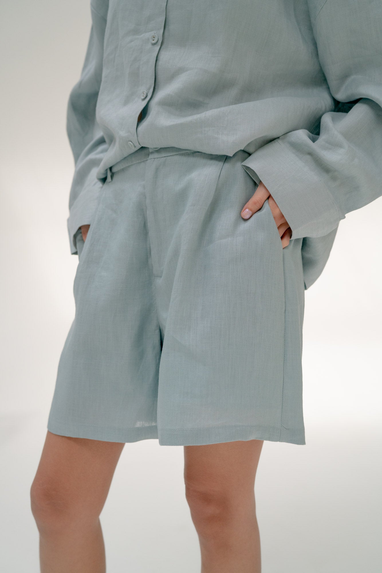 Moma Linen Shorts in Dusty Blue