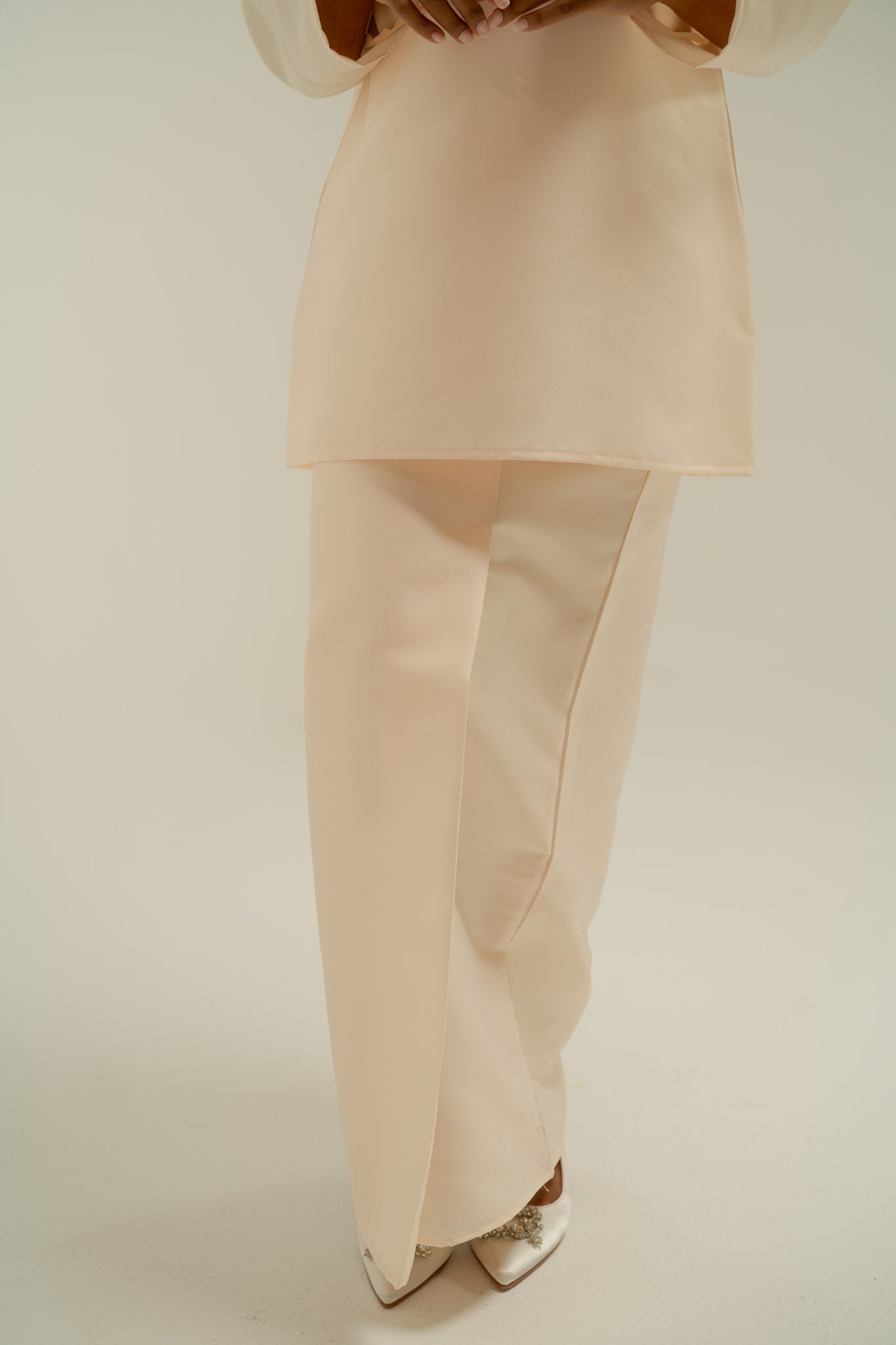 Phelia Kurung Set in Ivory
