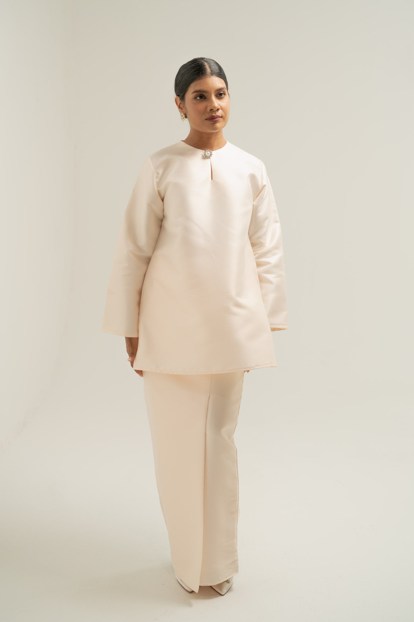 Phelia Kurung Set in Ivory