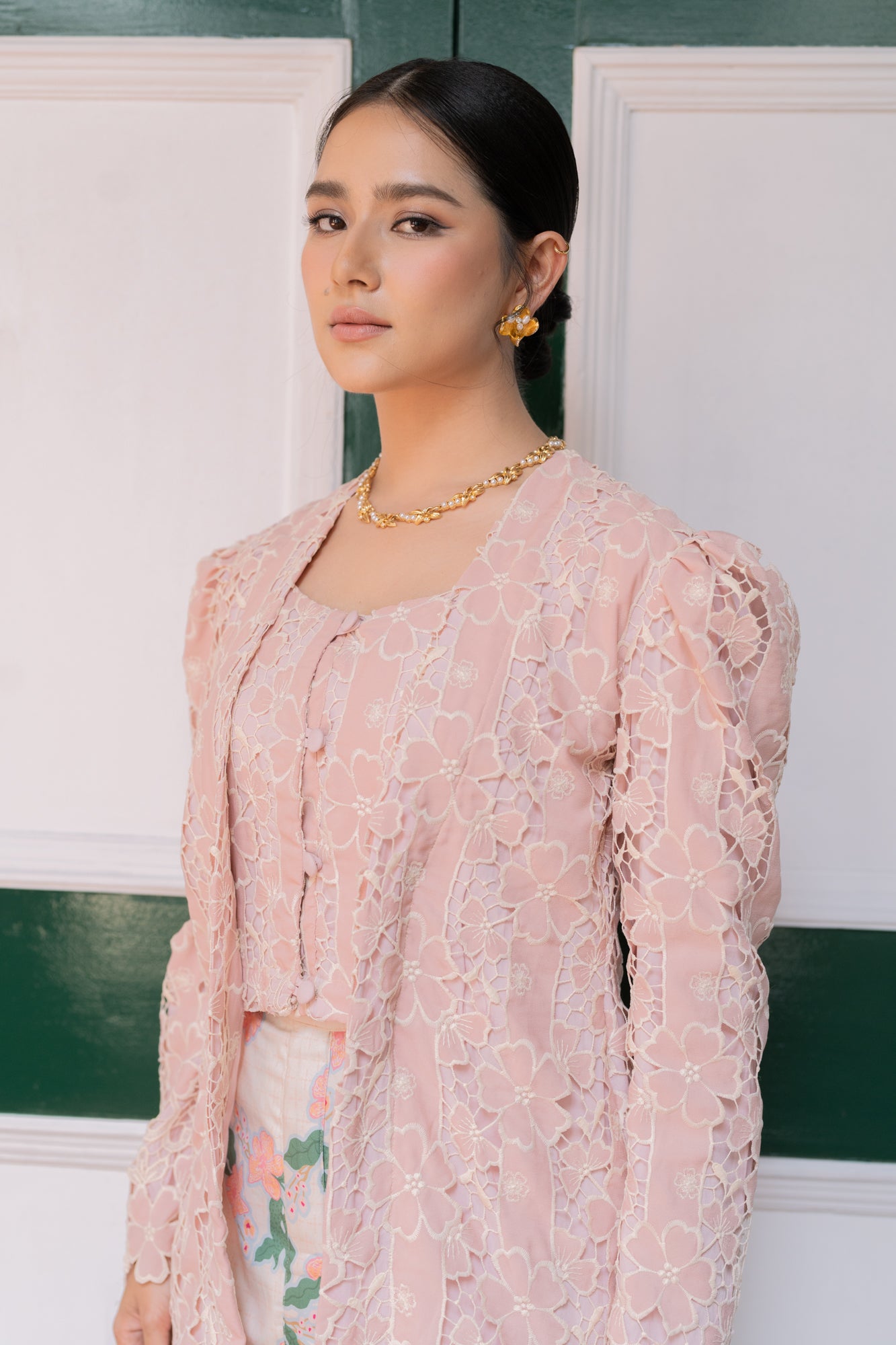 Mentari Kebaya Long Embroidery Top in Dusty Pink