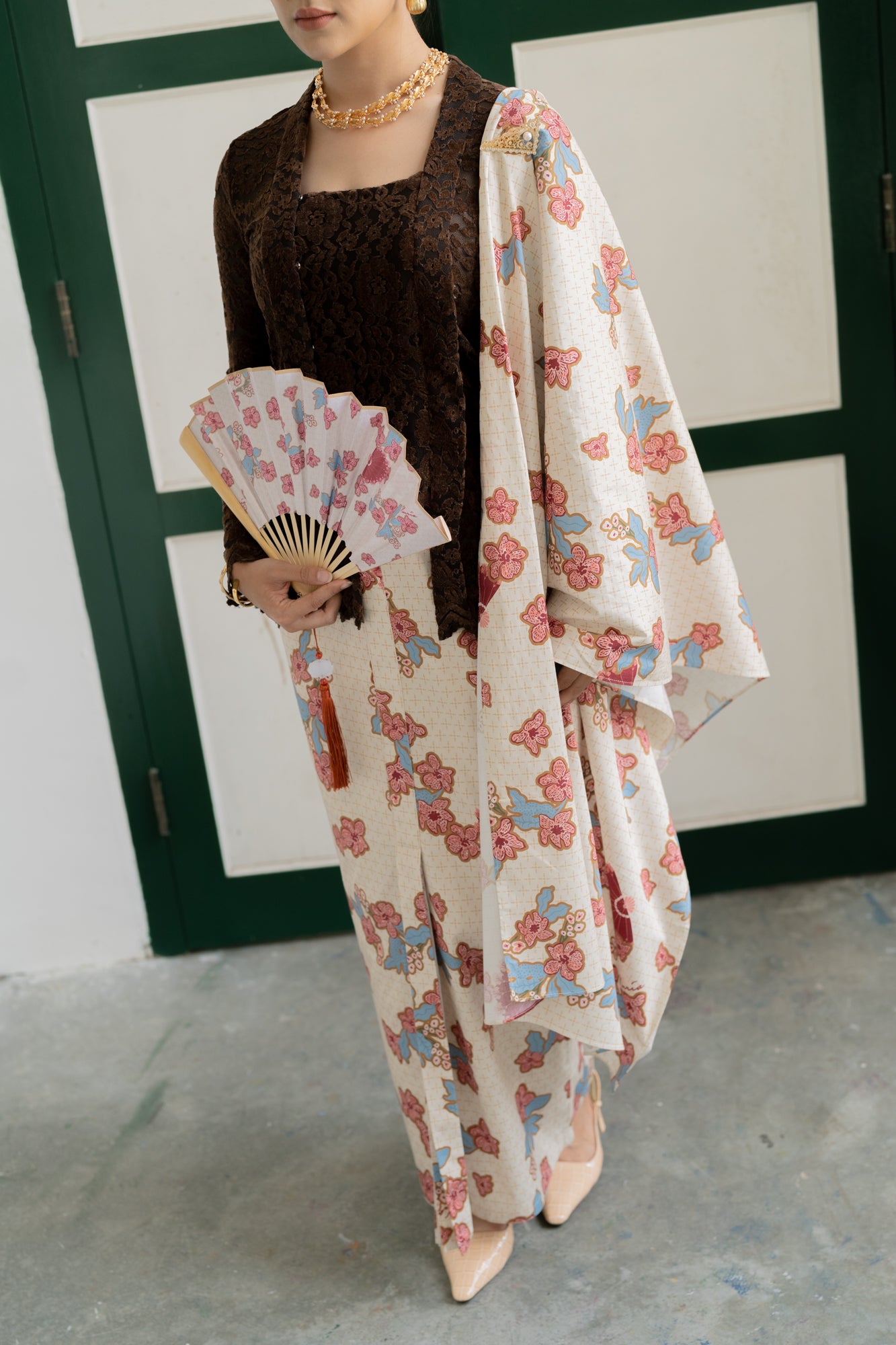 Lastri Print Cotton Selendang in Maroon/Cream