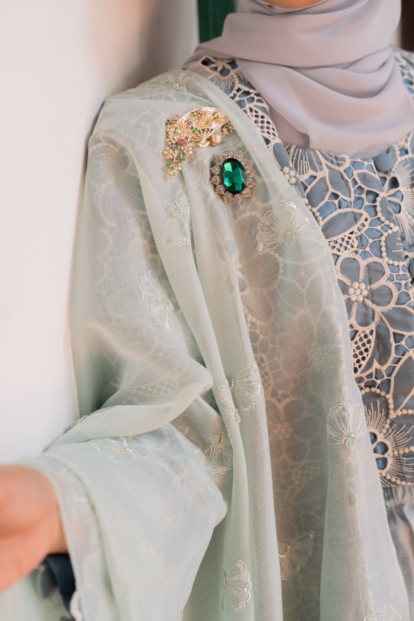 Sari Selendang Kipas Chiffon Organza in Dusty Green