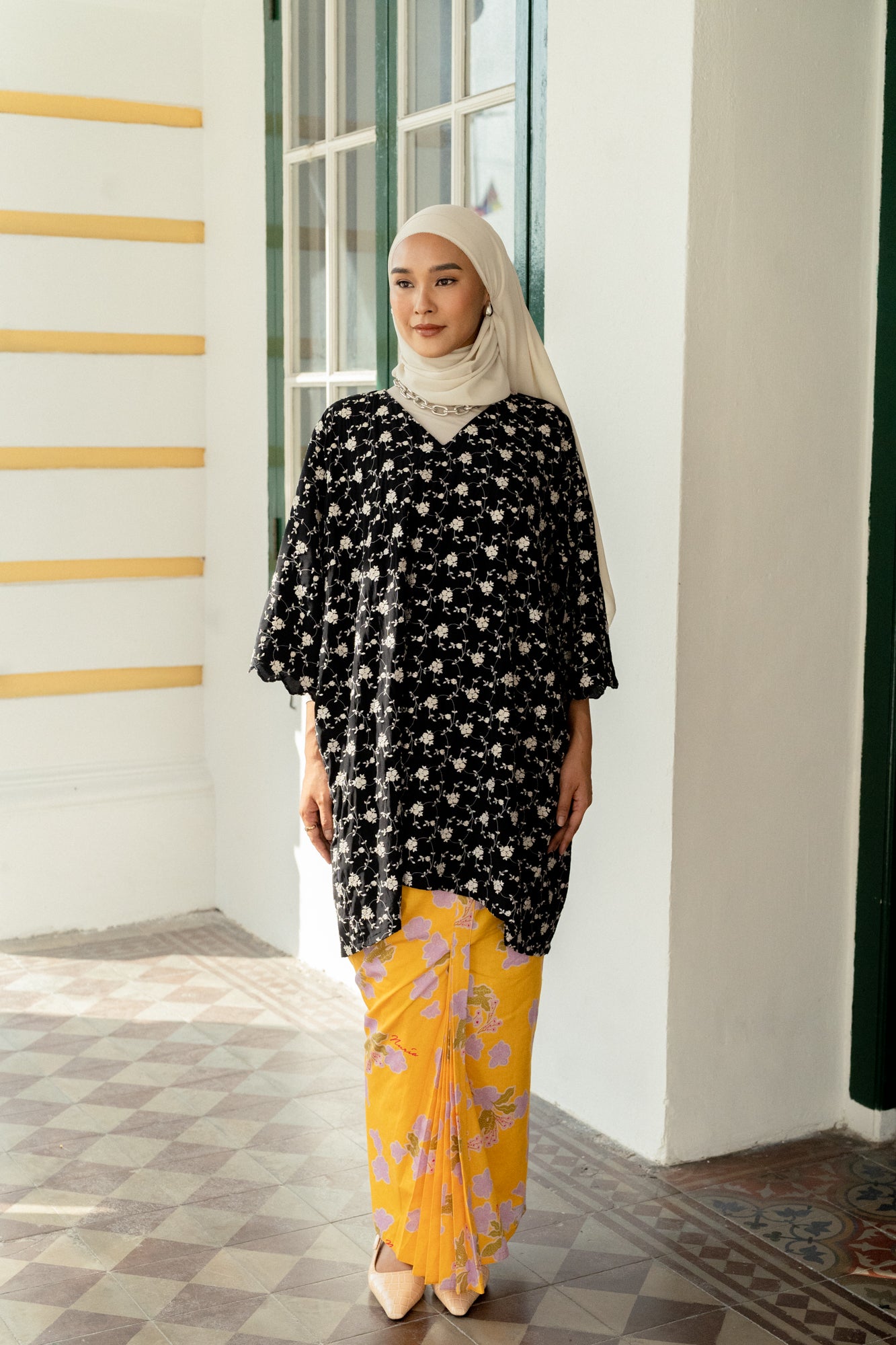 Ratih Kurung V Neck Top in Black