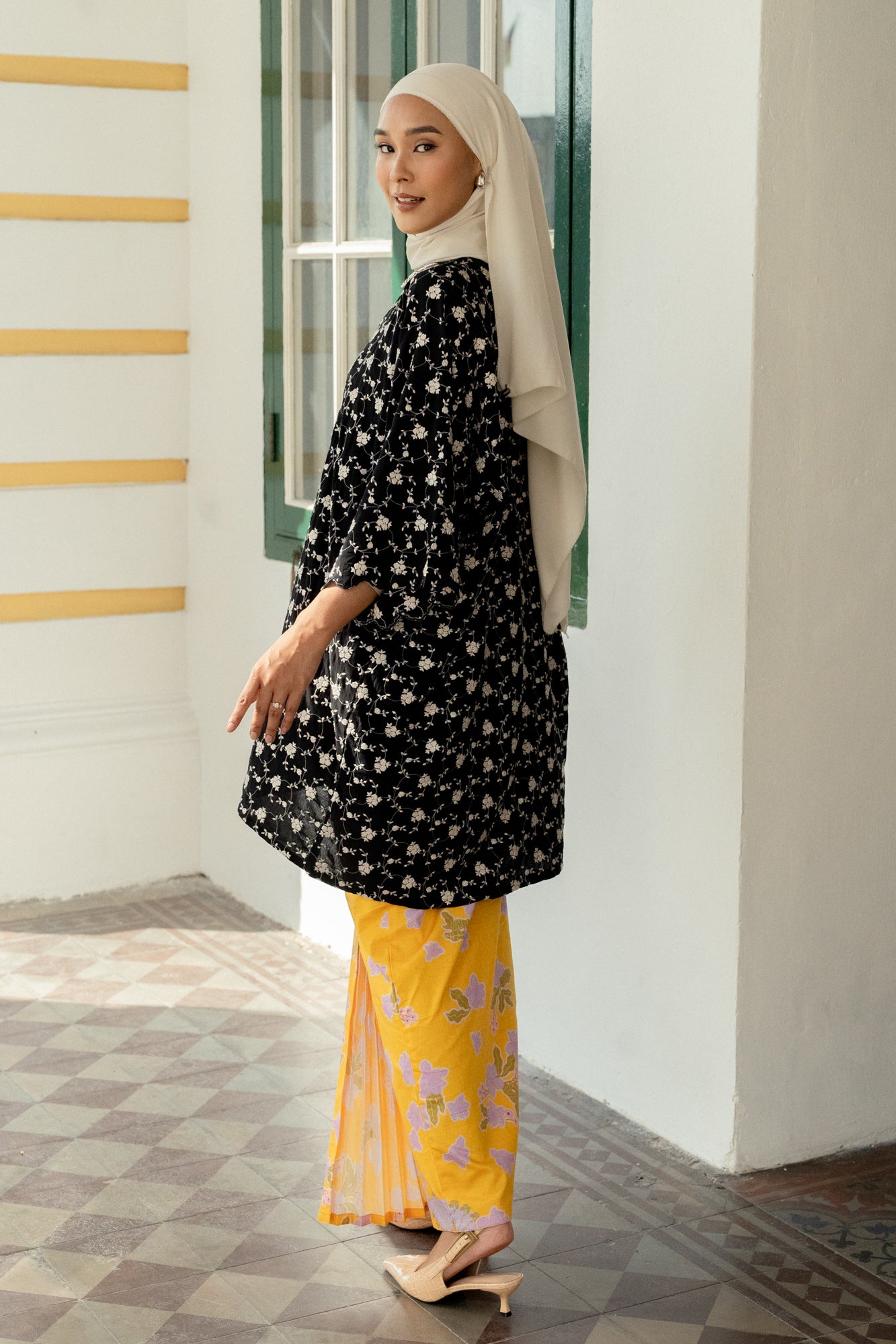 Ratih Kurung V Neck Top in Black