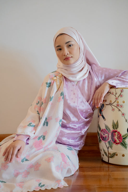 Saleha Print Scallop Selendang / Shawl in Peach / Pink
