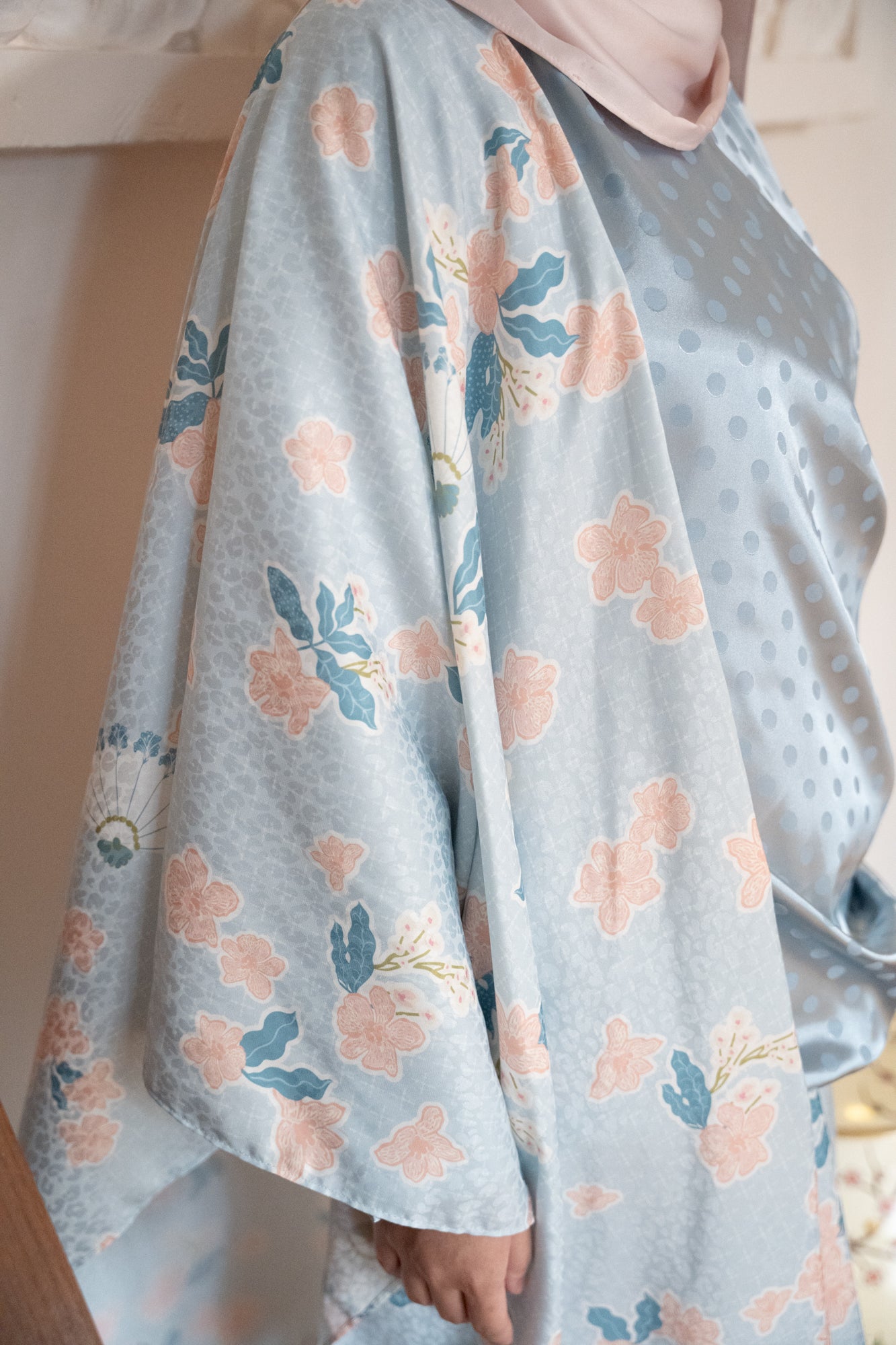 Saleha Print Scallop Selendang / Shawl in Blue / Peach