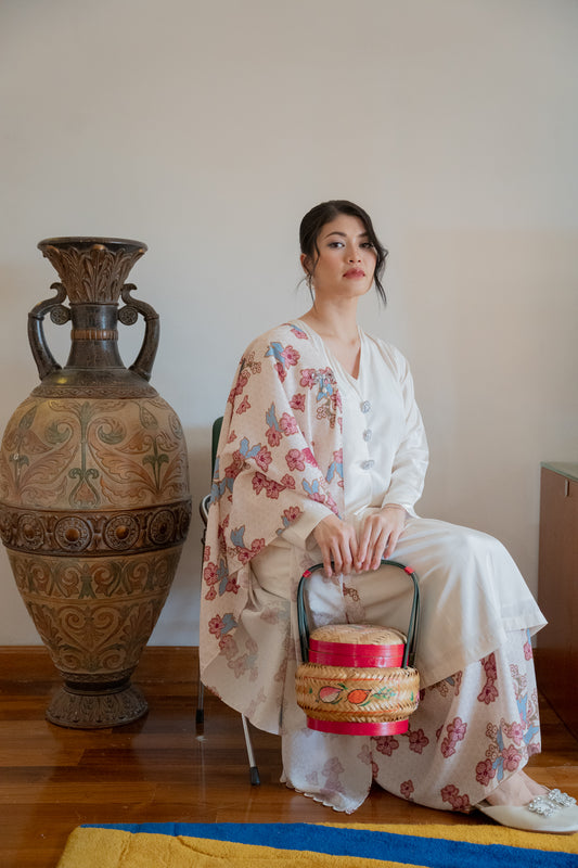 Saleha Print Scallop Selendang/ Shawl in Maroon / Cream