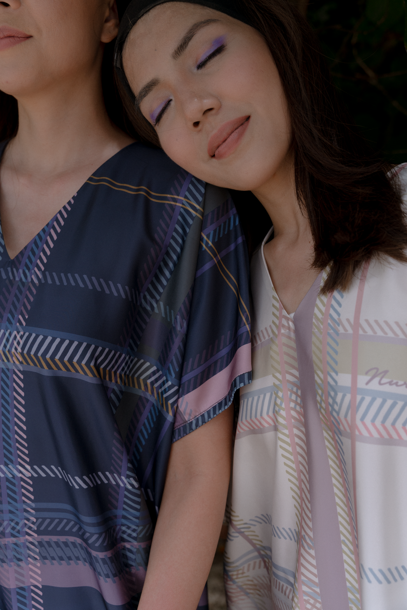 Teratai Midi Kaftan in Navy Blue / Purple