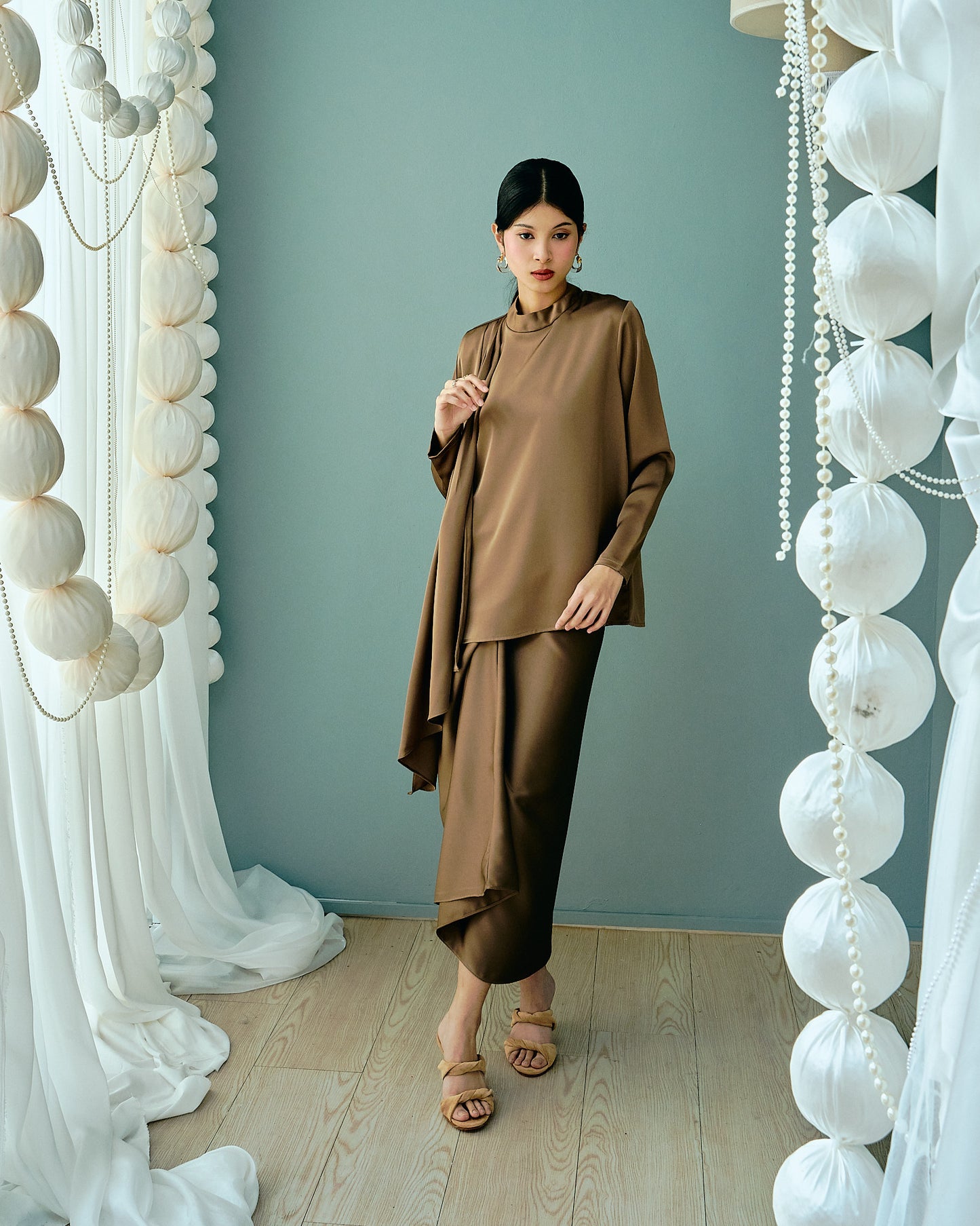 SASKIA Satin Drape Set in Coffee