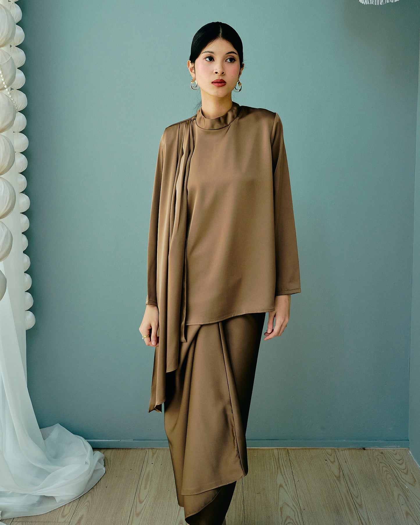 SASKIA Satin Drape Set in Coffee