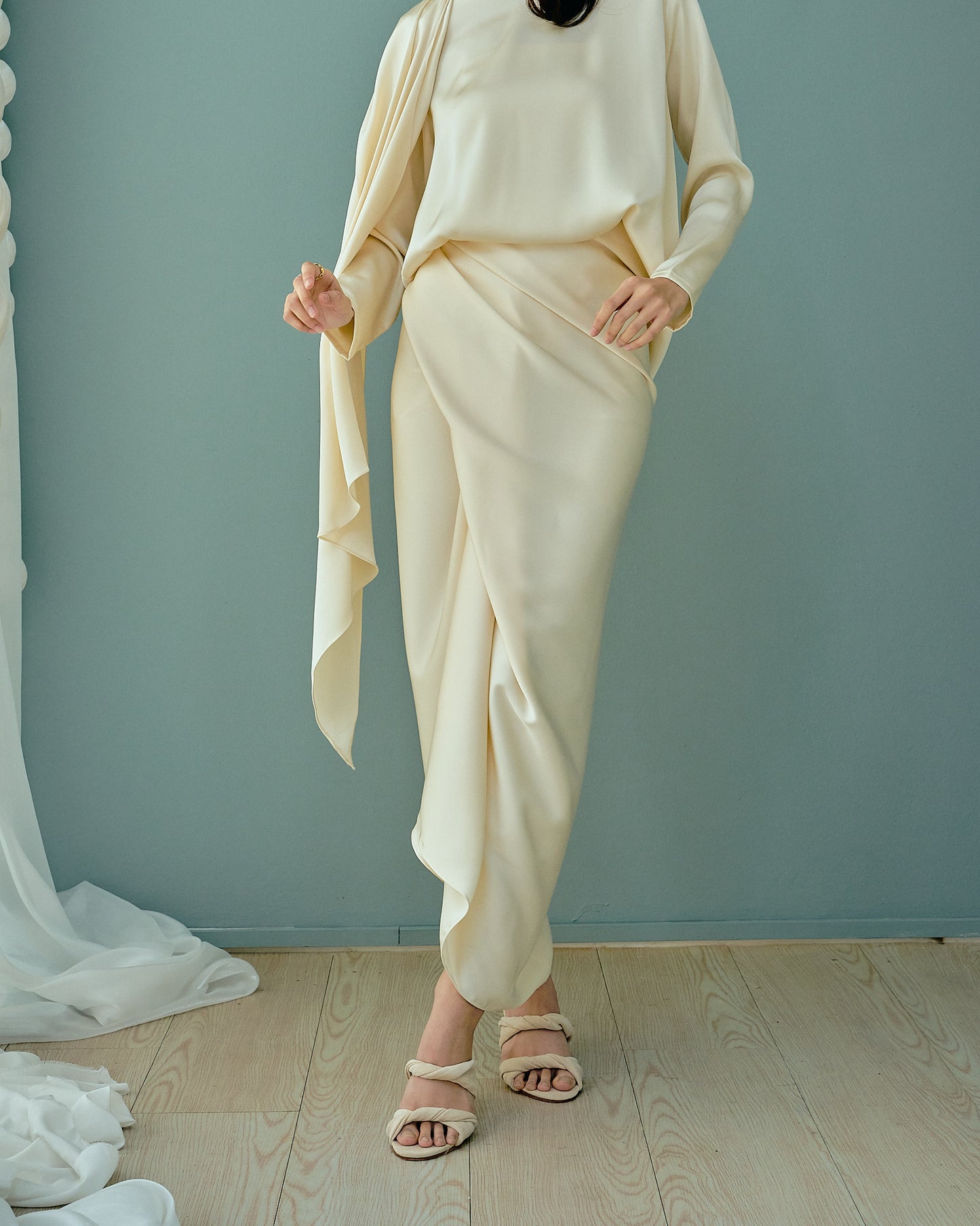 SASKIA Satin Drape Set in Ivory