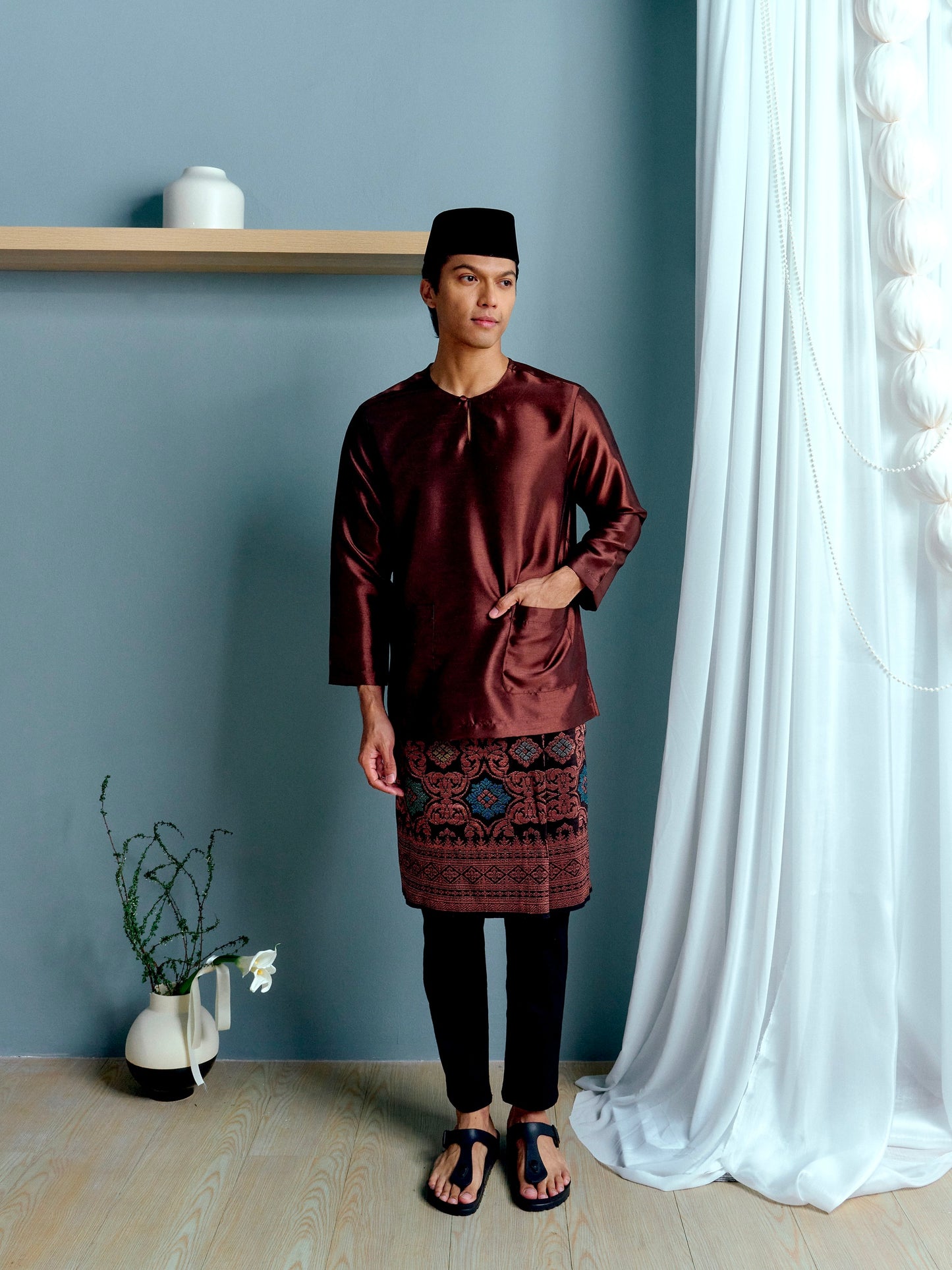 TUAN Baju Melayu Top in Espresso