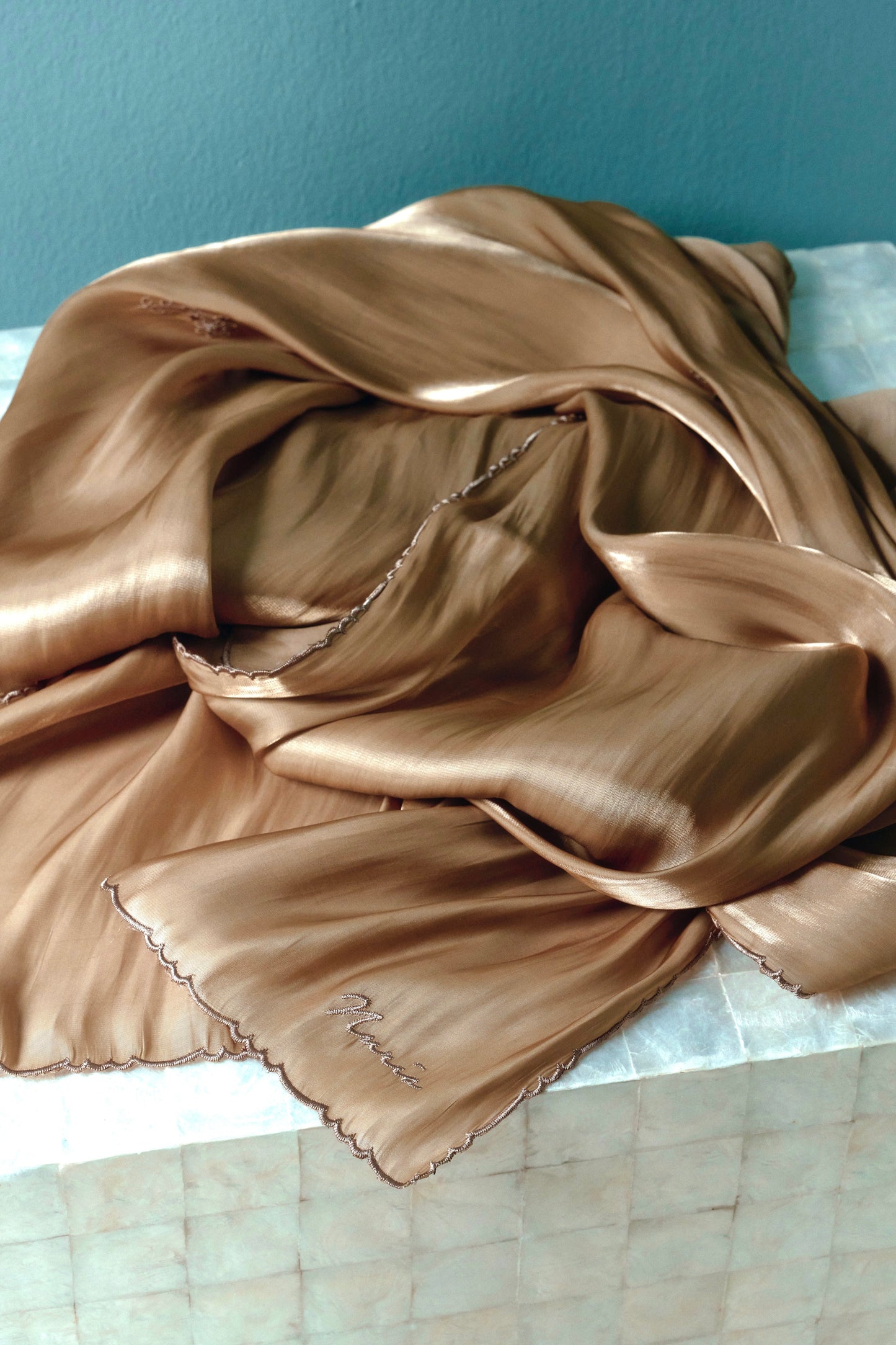 TARI Selendang in Gold