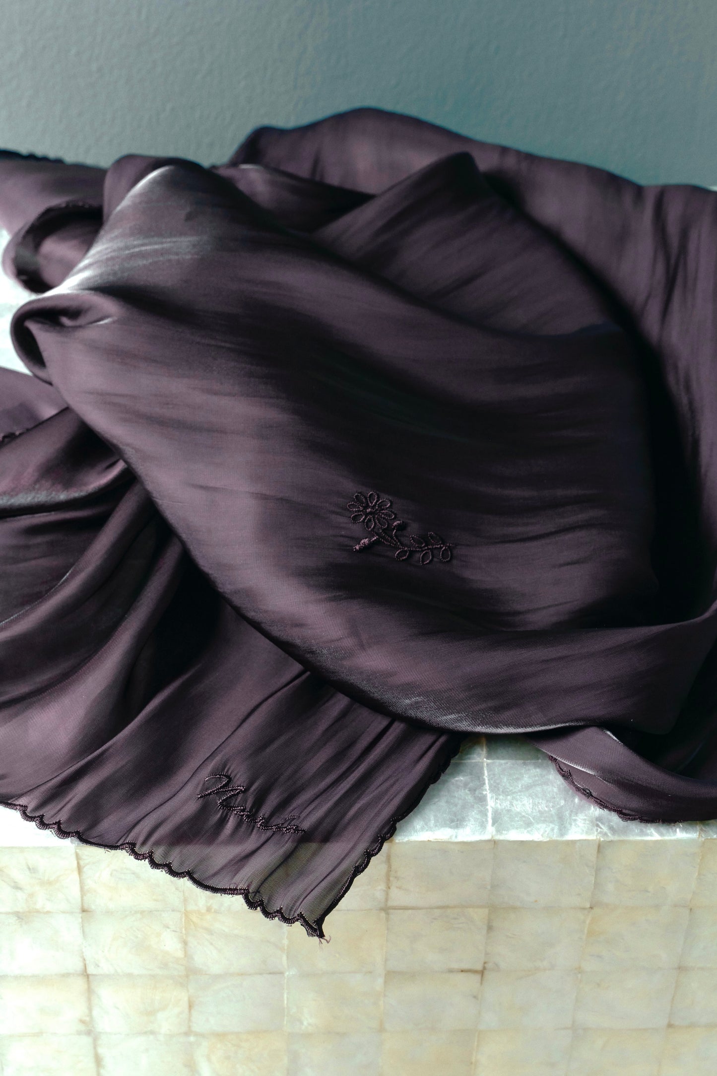 TARI Selendang in Dark Brown