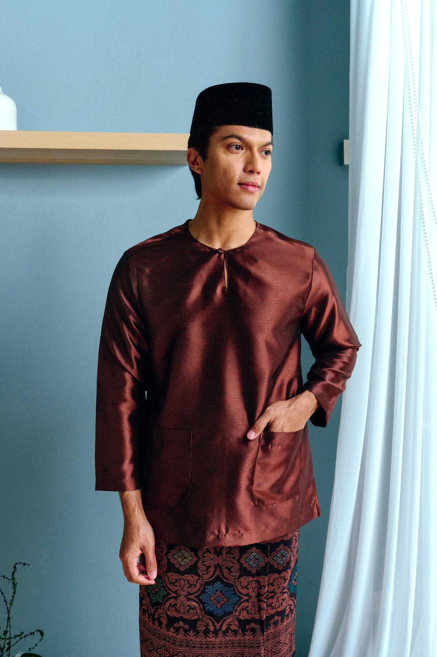 TUAN Baju Melayu Top in Espresso