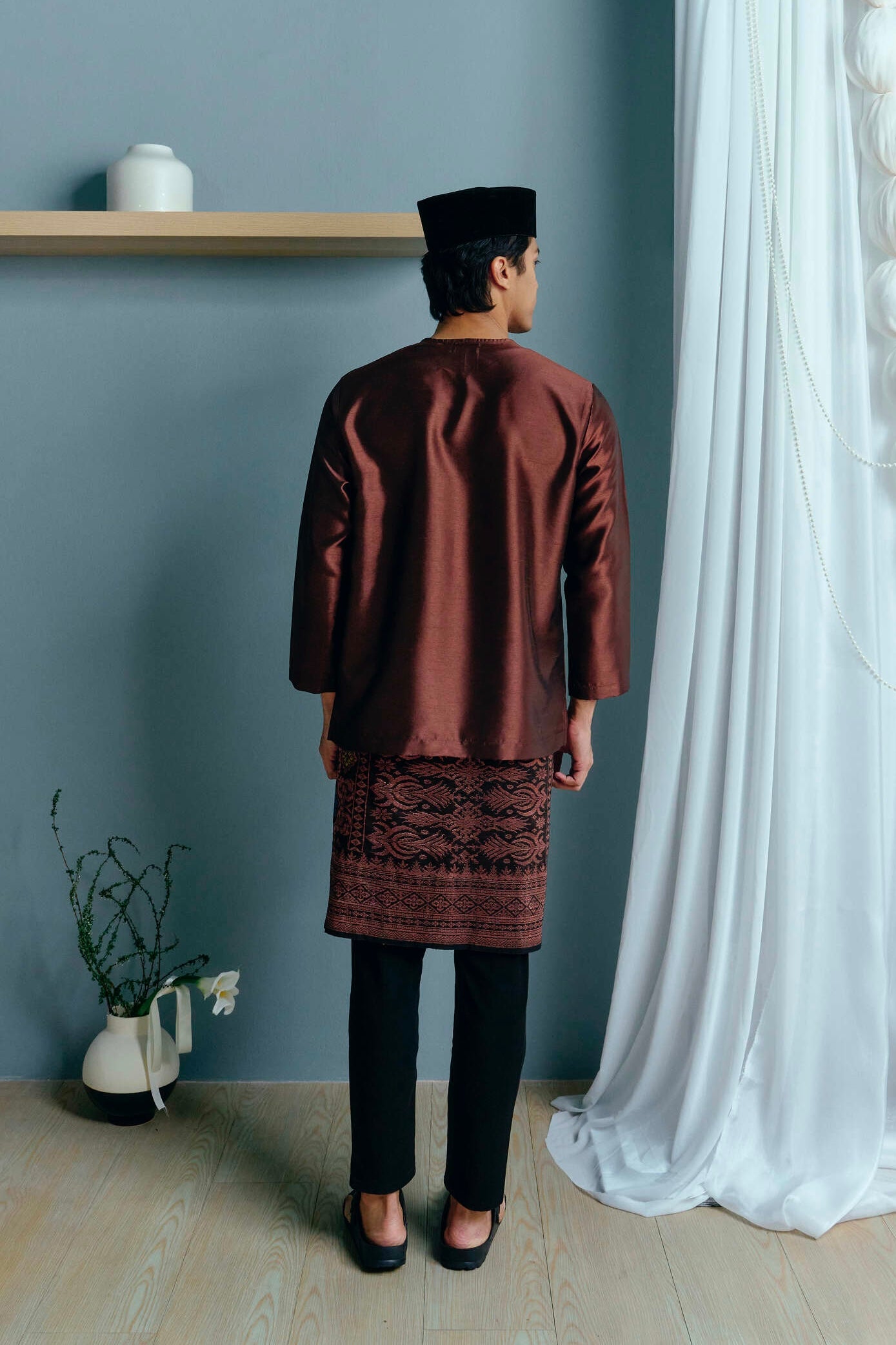 TUAN Baju Melayu Top in Espresso