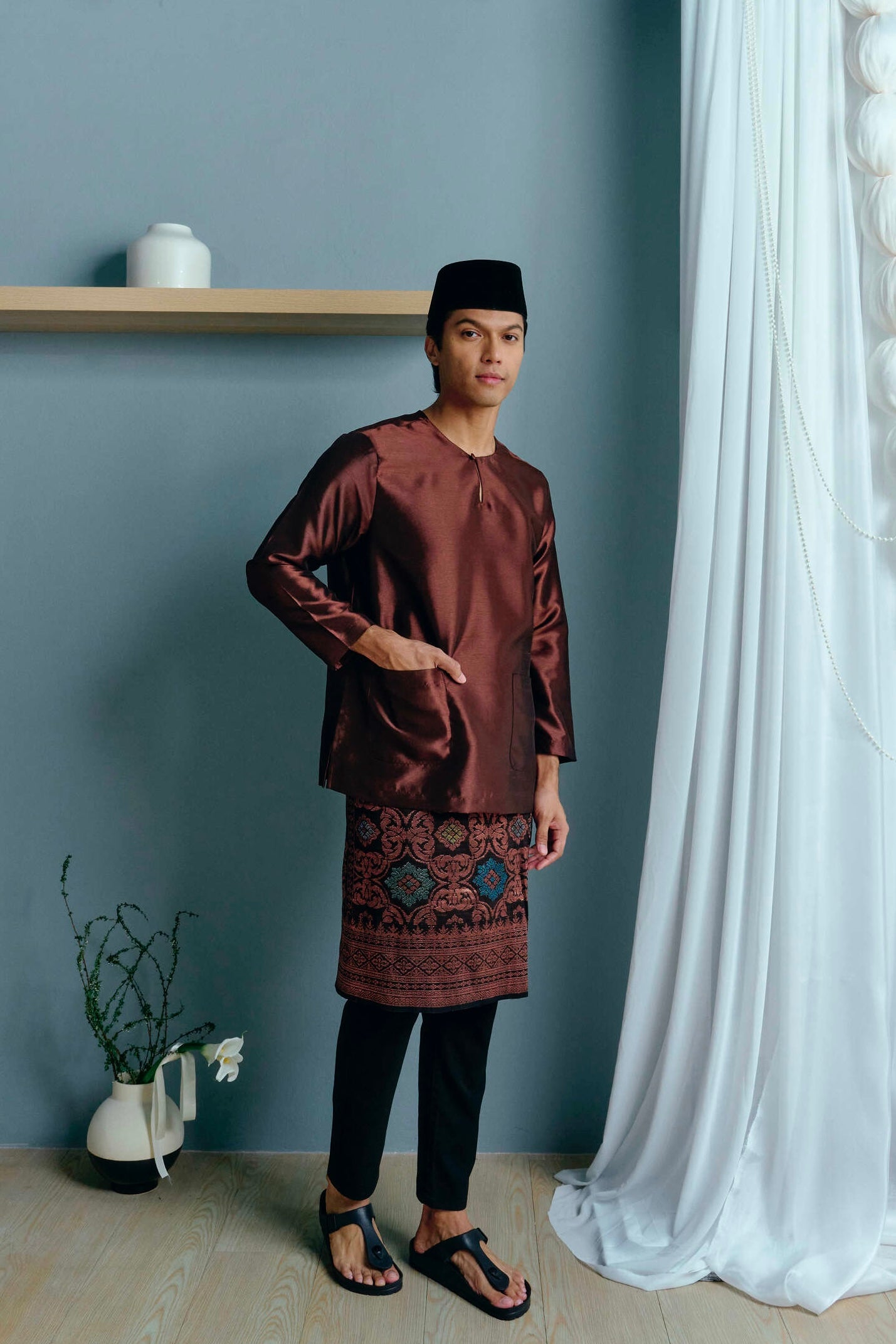 TUAN Baju Melayu Top in Espresso