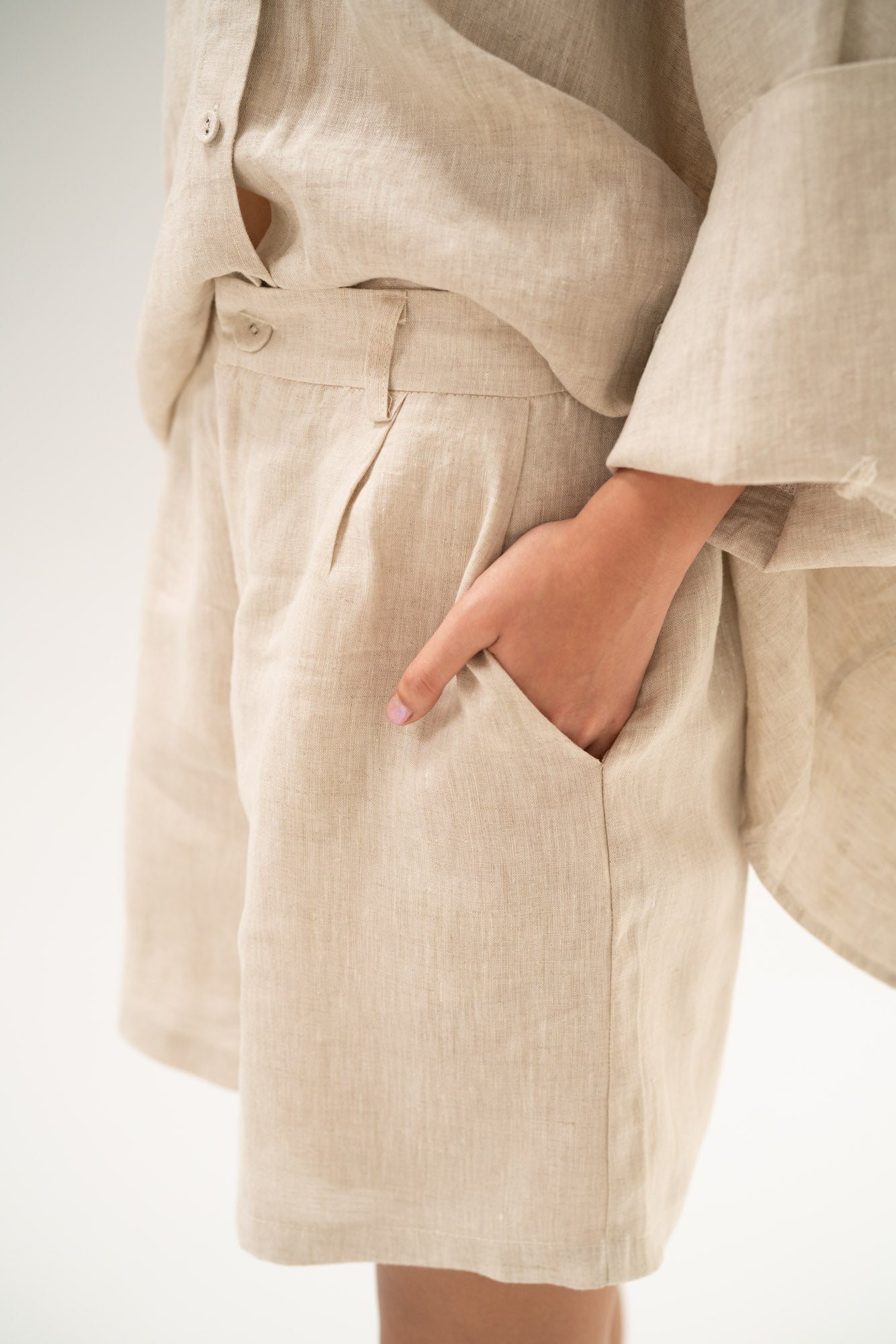 Moma Linen Shorts in Sand
