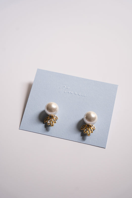 Ara Pearl Earrings in Gold