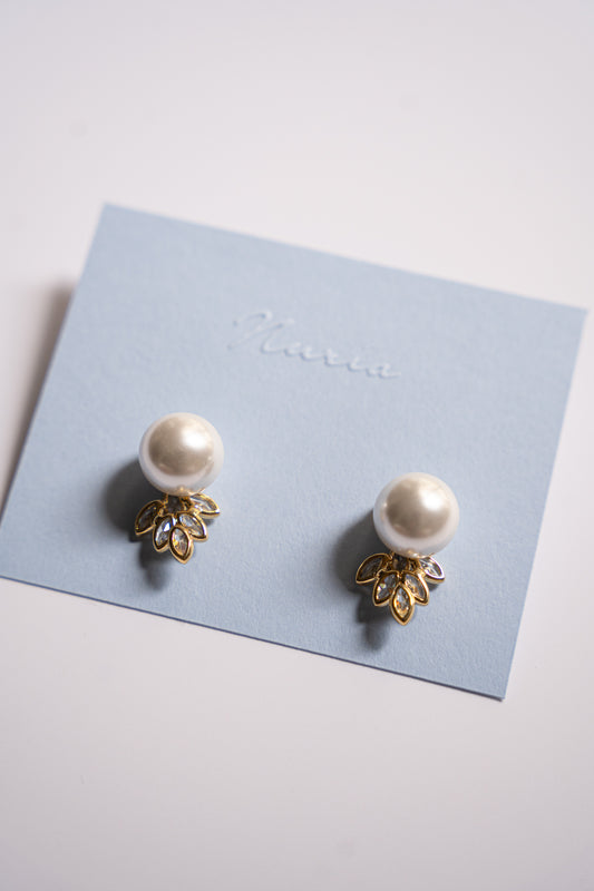 Ara Pearl Earrings in Gold