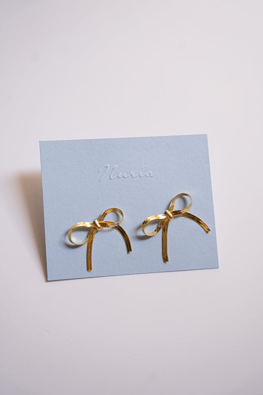 Ria Thin Ribbon Earrings in Gold