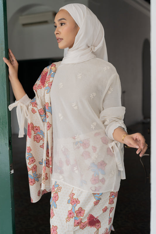 Tuti Ribbon Sleeve Chiffon Top In Cream