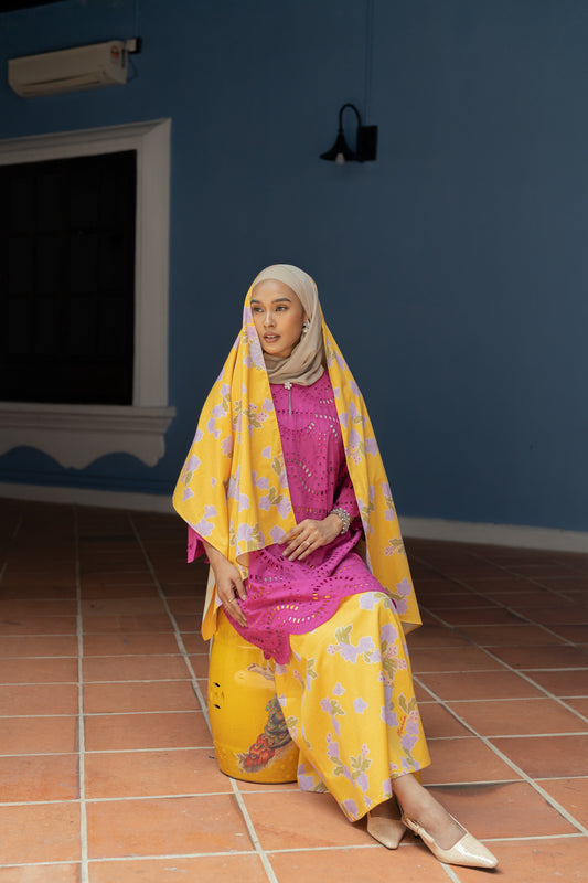 Kalsom Kurung Top in Magenta