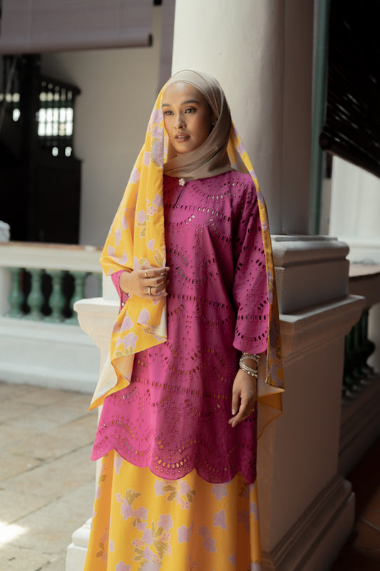 Kalsom Kurung Top in Magenta
