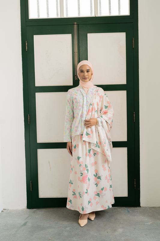 Lastri Print Cotton Selendang in Peach/Pink