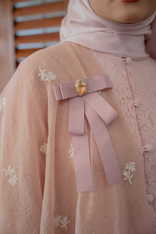 Ribbon Brooch in Dusty Pink