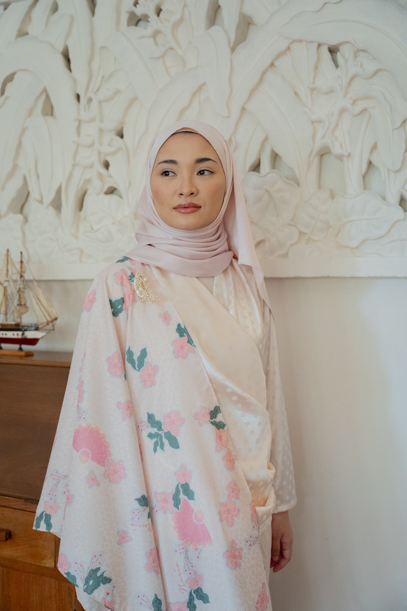 Saleha Print Selendang / Shawl in Peach / Pink