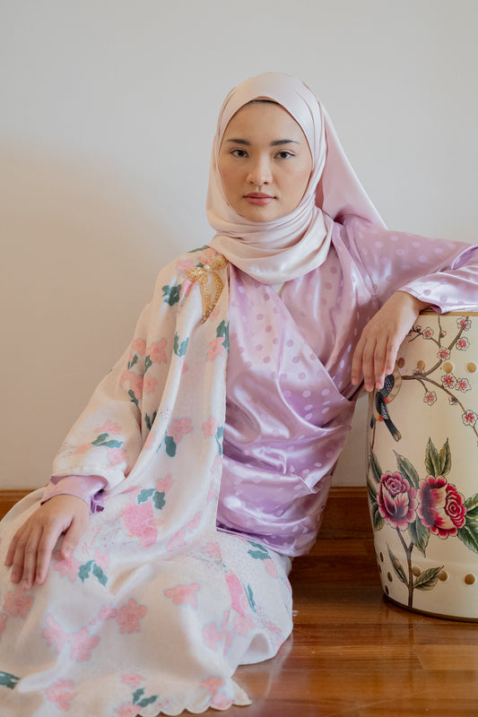 Saleha Print Scallop Selendang / Shawl in Peach / Pink