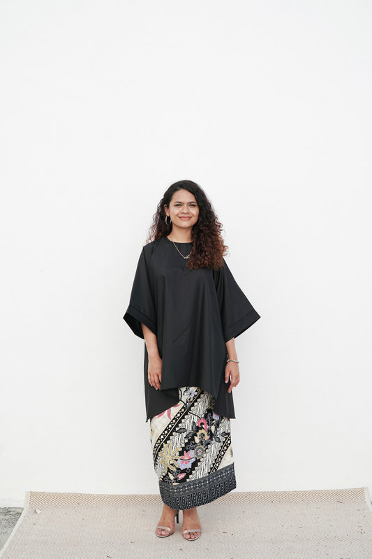 Kamelia in Black