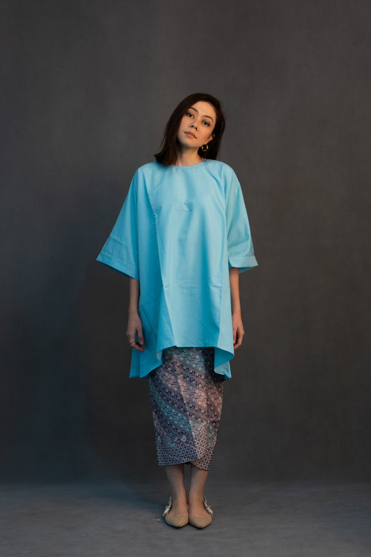 Kamelia in Cyan Blue