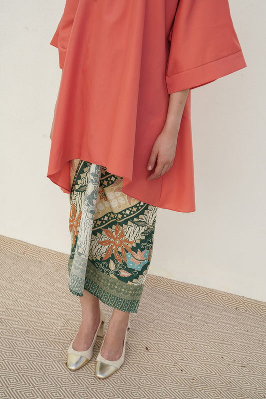 Kamelia in Burnt Orange